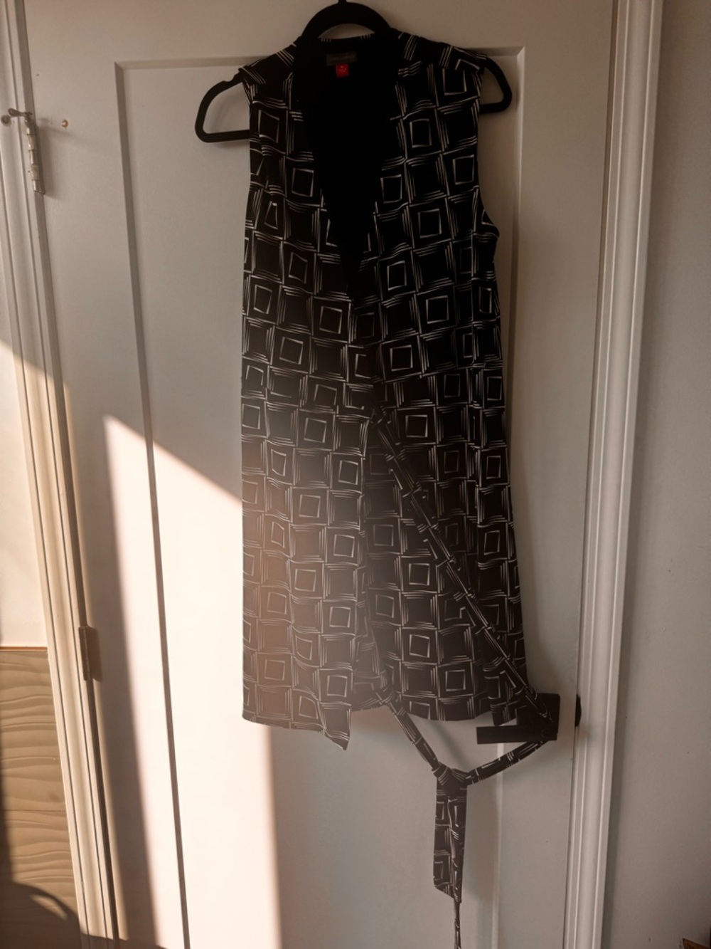 Vince Camuto Black and White Geometric Sleeveless wrap dress with stretchy fab